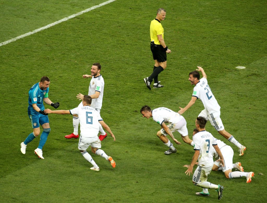 Celebración inmediata y emotiva por parte de los rusos que por primera vez llegan a esa instancia.