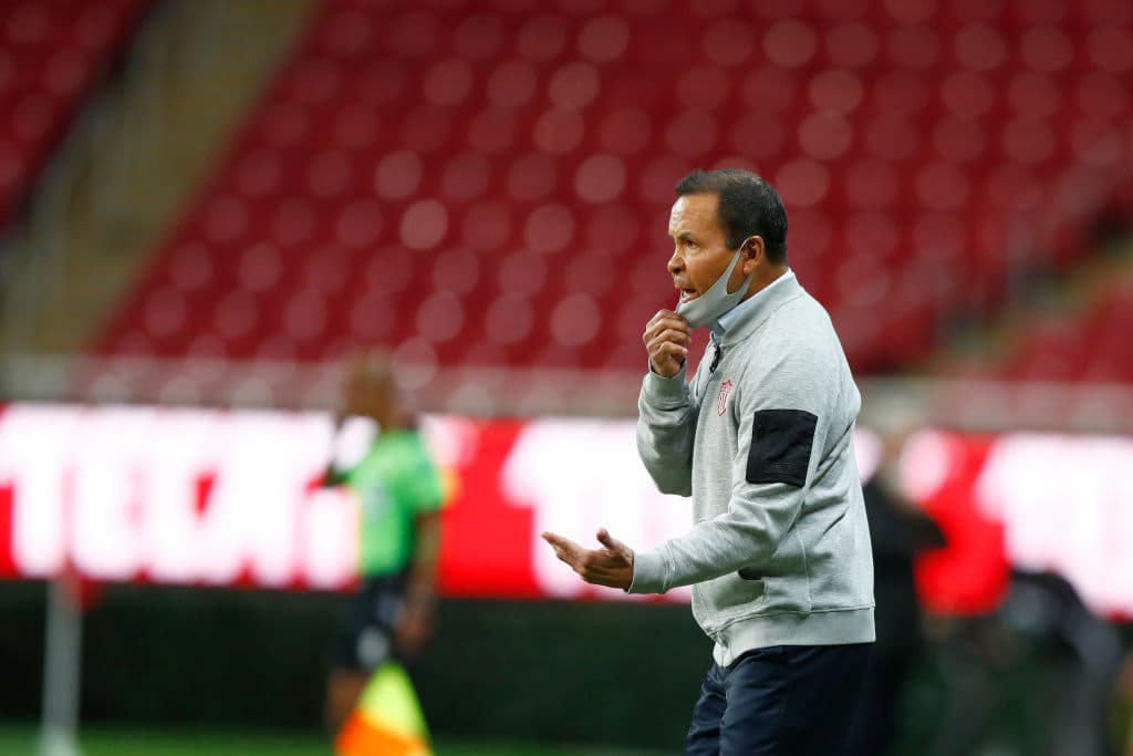 Ian González (39’) adelantó a los visitantes con un caño sobre Gudiño. Angulo (45+1’) emparejó los cartones tras recibir una asistencia de Brizuela. JJ Macías (53’) apareció para marcar autogol y regresarle la ventaja a los Rayos; volvió a aparecer al 90+4’ para redimirse y rescatar un punto en casa. Necaxa llegó a 5 unidades y Chivas se queda con 6.