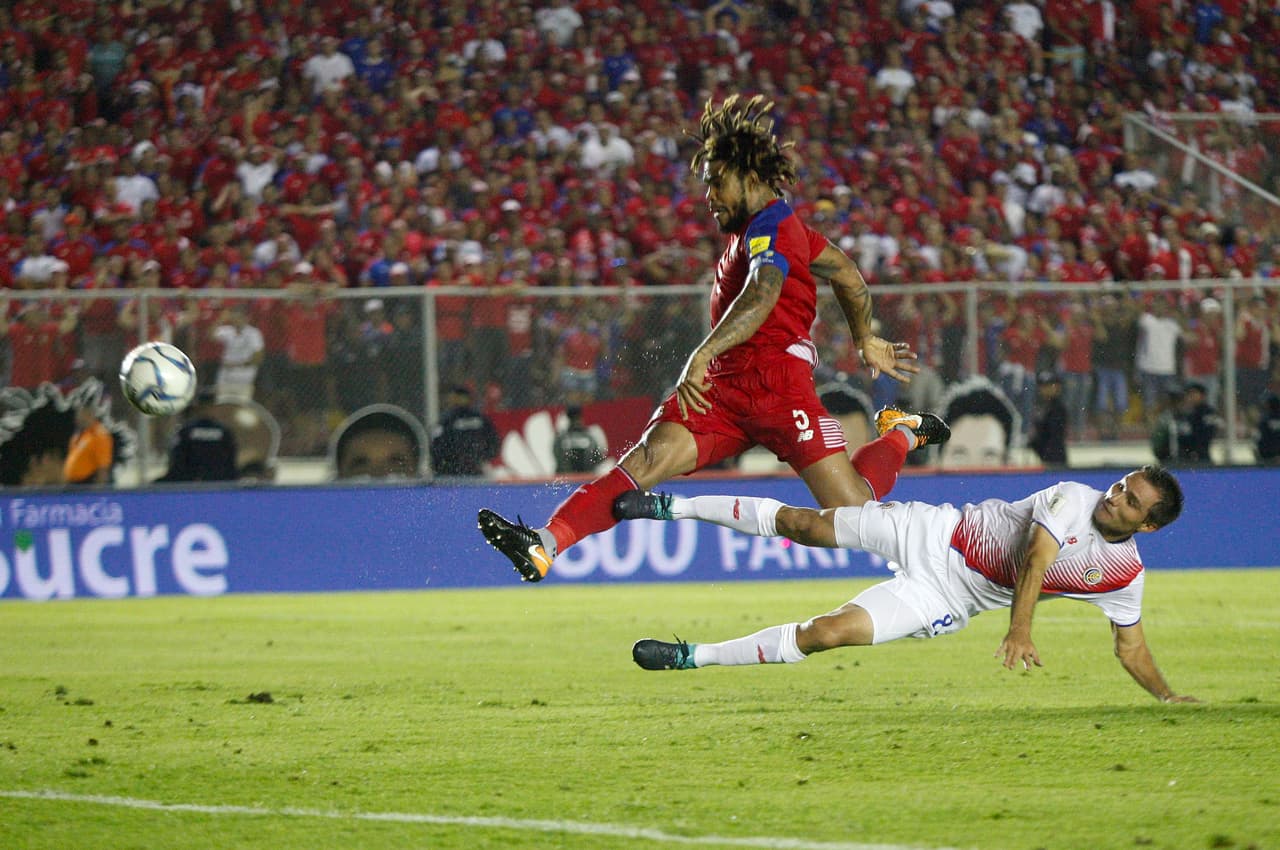 Panama's Roman Torres (L) kicks to score during their 2018 World Cup football qualifier match against Costa Rica, in Panama City, on October 10, 2017. Panama qualified for the World Cup, for the first time ever. / AFP PHOTO / Rodrigo ARANGUA (Photo credit should read RODRIGO ARANGUA/AFP/Getty Images)