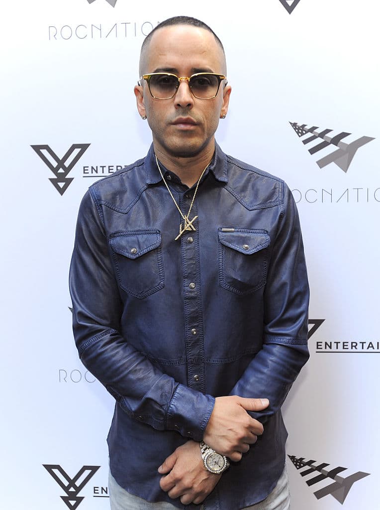 Tras darnos pistas en la cuanta de Instagram de Lele finalmente nos dejaron claro que todo se trataba de una nueva colaboración con Yandel.
