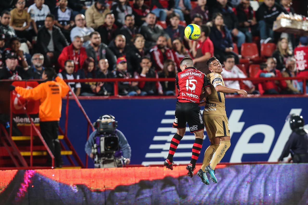 El partido se jugó con gran intensidad y se tuvieron varios conatos de bronca a lo largo del mismo.