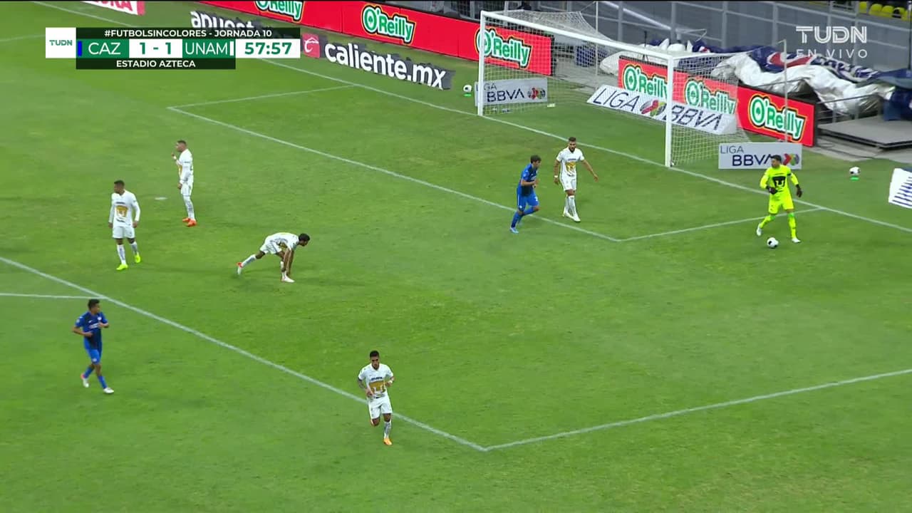 ¡TIRO ATAJADO! disparo por Uriel Antuna.