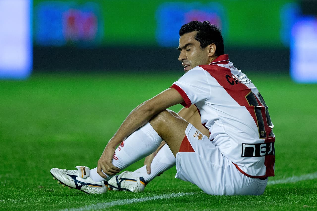 Llegó al Rayo Vallecano de Paco Jémez y fue compañero de Javier Aquino. Aunque a ninguno de los dos mexicanos les fue bien en Vallecas.