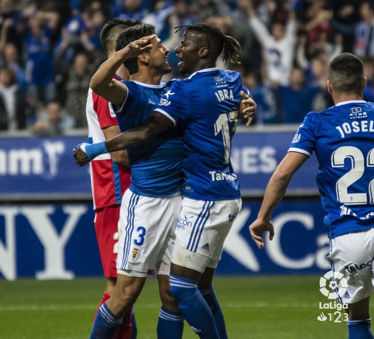 Oswaldo Alanís: el defensor viene de marcar su primer gol con el Real Oviedo en el derbi asturiano ante el Sporting Gijón. Seguramente será titular este domingo cuando reciban al Reus Deportiu.