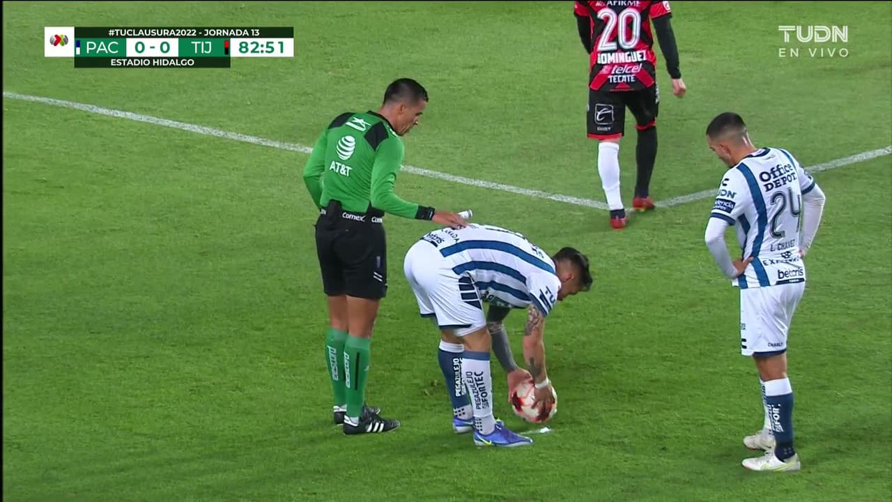 ¡TIRO ATAJADO! disparo por Fernando Navarro.