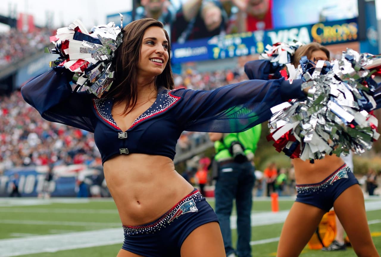 Las bellas porristas apoyaron al equipo y a sus jugadores desde la semana 1 de la temporada y estarán en Houston para animar a su equipo mientras luchan por quedarse con el trofeo máximo.