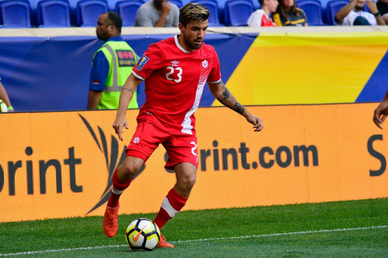 Michael Petrasso, mediocampista de apenas 21 años, jugó por la banda derecha y demostró la calidad que lo ha llevado a jugar en Inglaterra con el Queens Park Rankers.