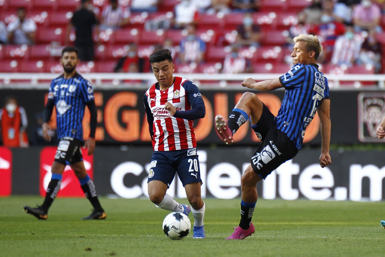 Alexis Vega evita que el Rebaño Sagrado tropiece fuertemente en casa y empetan 1-1 con Querétaro.