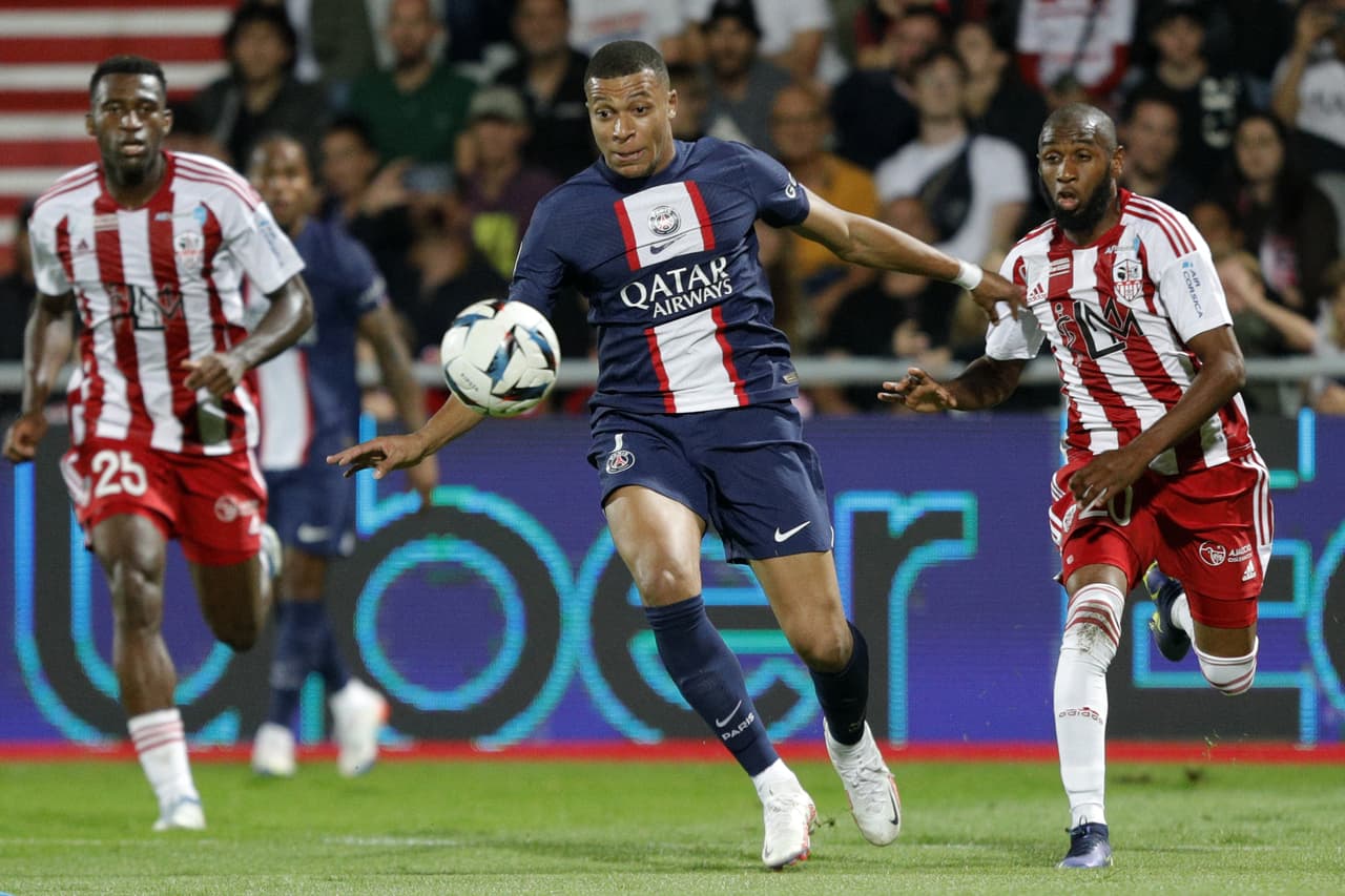 PSG cumple el trámite y golea al Ajaccio; Mbappé hace un doblete