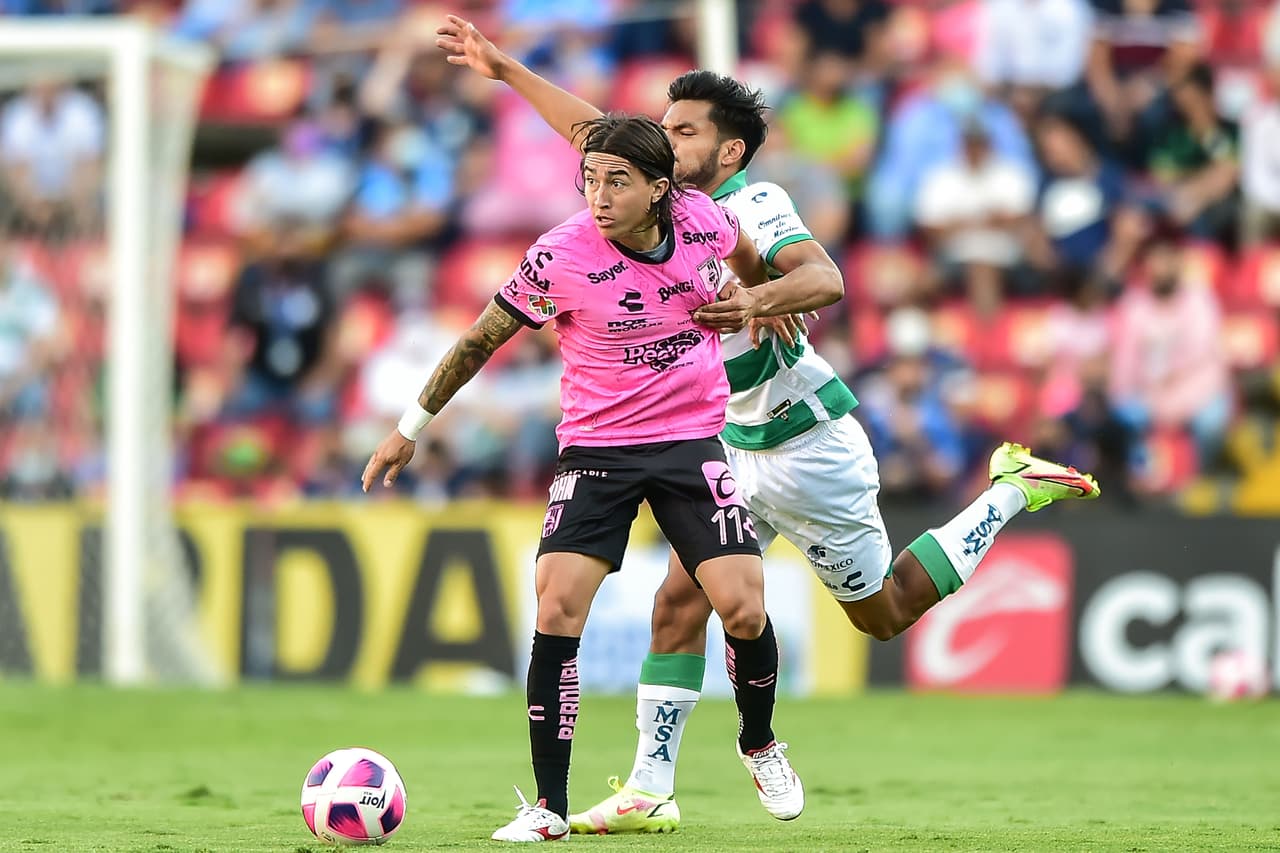 Con doblete de Ayrton Preciado al 4' y al 28' y gol de Diego Valdés al 87', Santos sale victorioso en su visita a Querétaro 2-3.