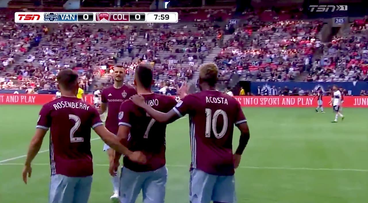 El balón se pasea en el área chica y Diego Rubio la manda a guardar, Vancouver 0-1 Colorado