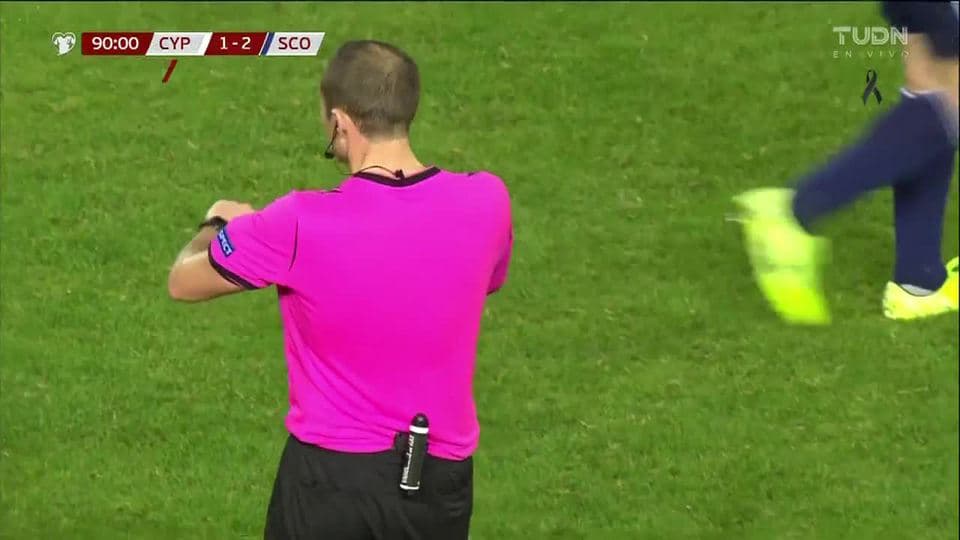 Se acabó el juego. El árbitro dio el silbatazo final.