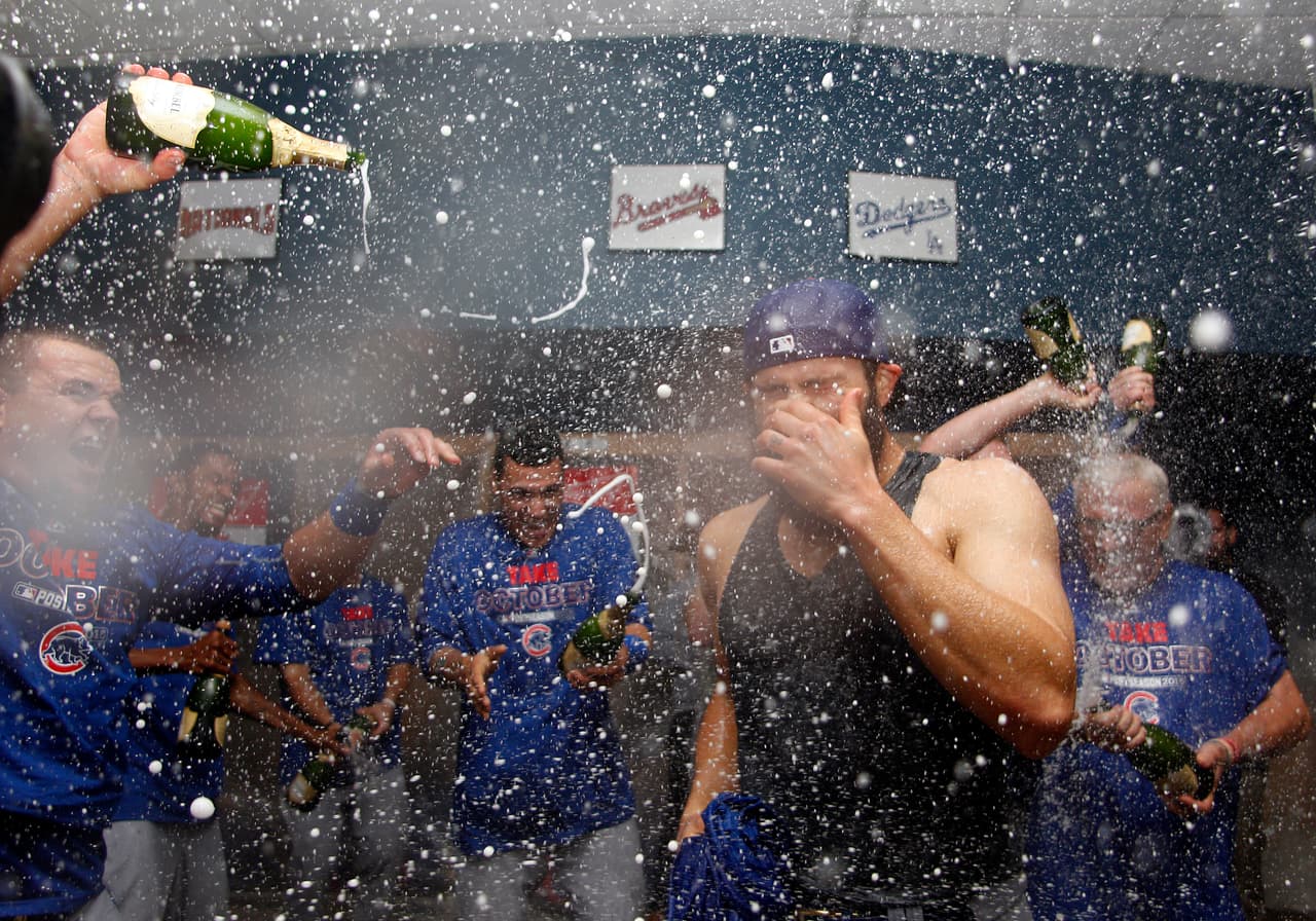 En el vestidor se vivió una gran fiesta ante el aplastante triunfo.