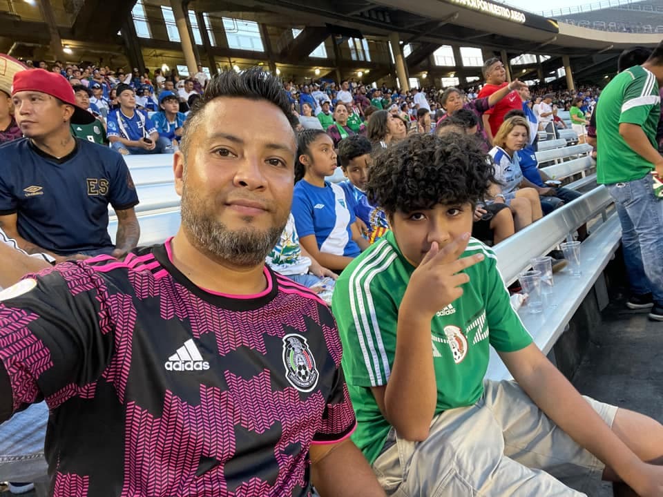 Félix Ovalle nos envió su foto dentro del estadio.