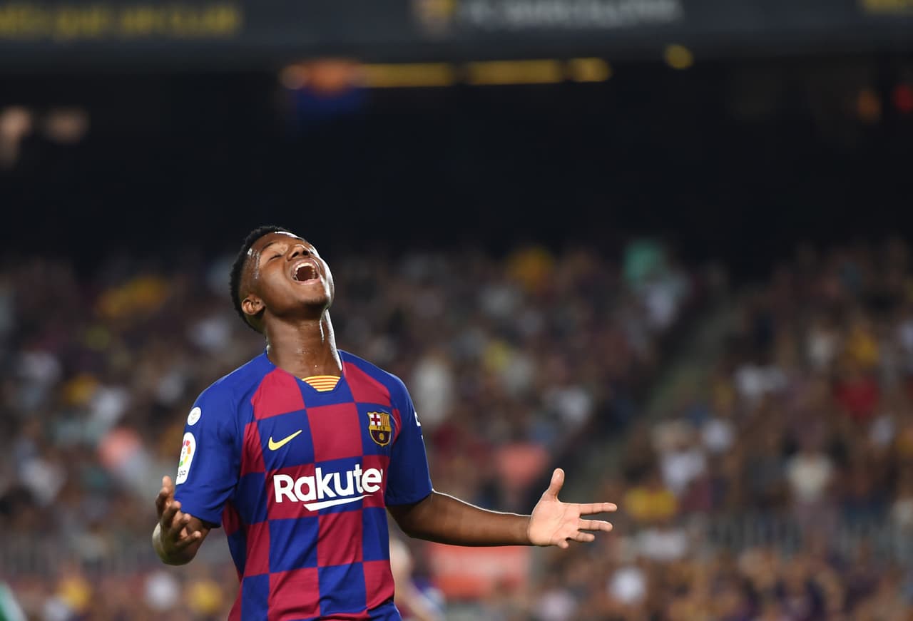 Ansu Fati con tan solo 16 años, se convirtió en el segundo futbolista más joven en debutar en las filas del Barcelona.