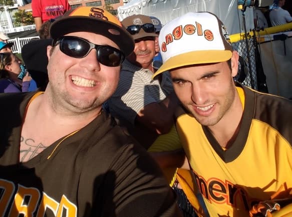 Los aficionados se tomaron selfies con sus estrellas, aquí Landon Donovan.