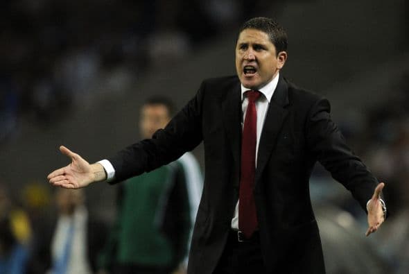 El técnico del Villarreal, Juan Carlos Garrido, le pedía mayor concentración a sus dirigidos para sacar un mejor resultado.