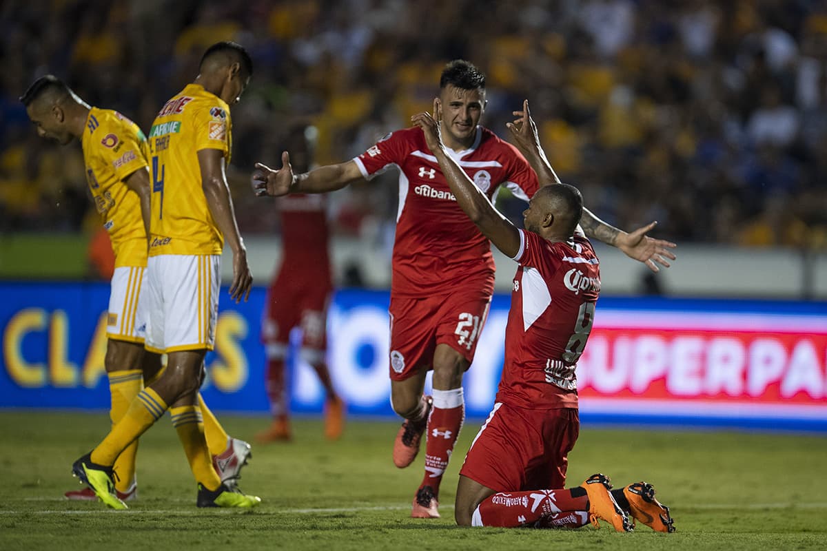 En el minuto 64' el delantero colombiano Luis Quiñones (derecha) anotó el gol de la victoria para Toluca.