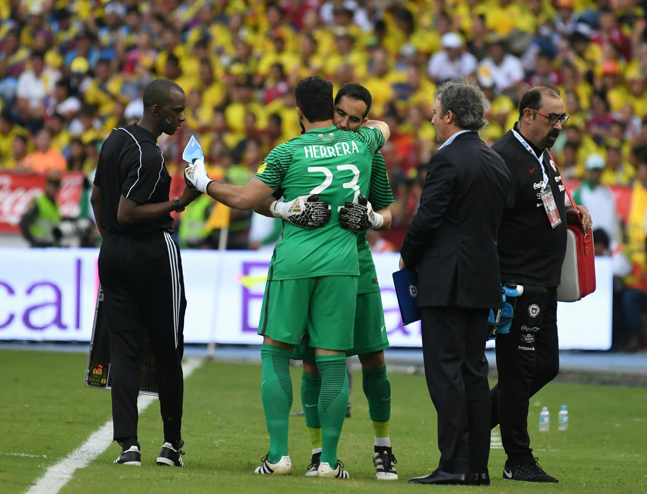 El cancerbero de la U de Chile resistió bien la vorágine ofensiva colombiana.