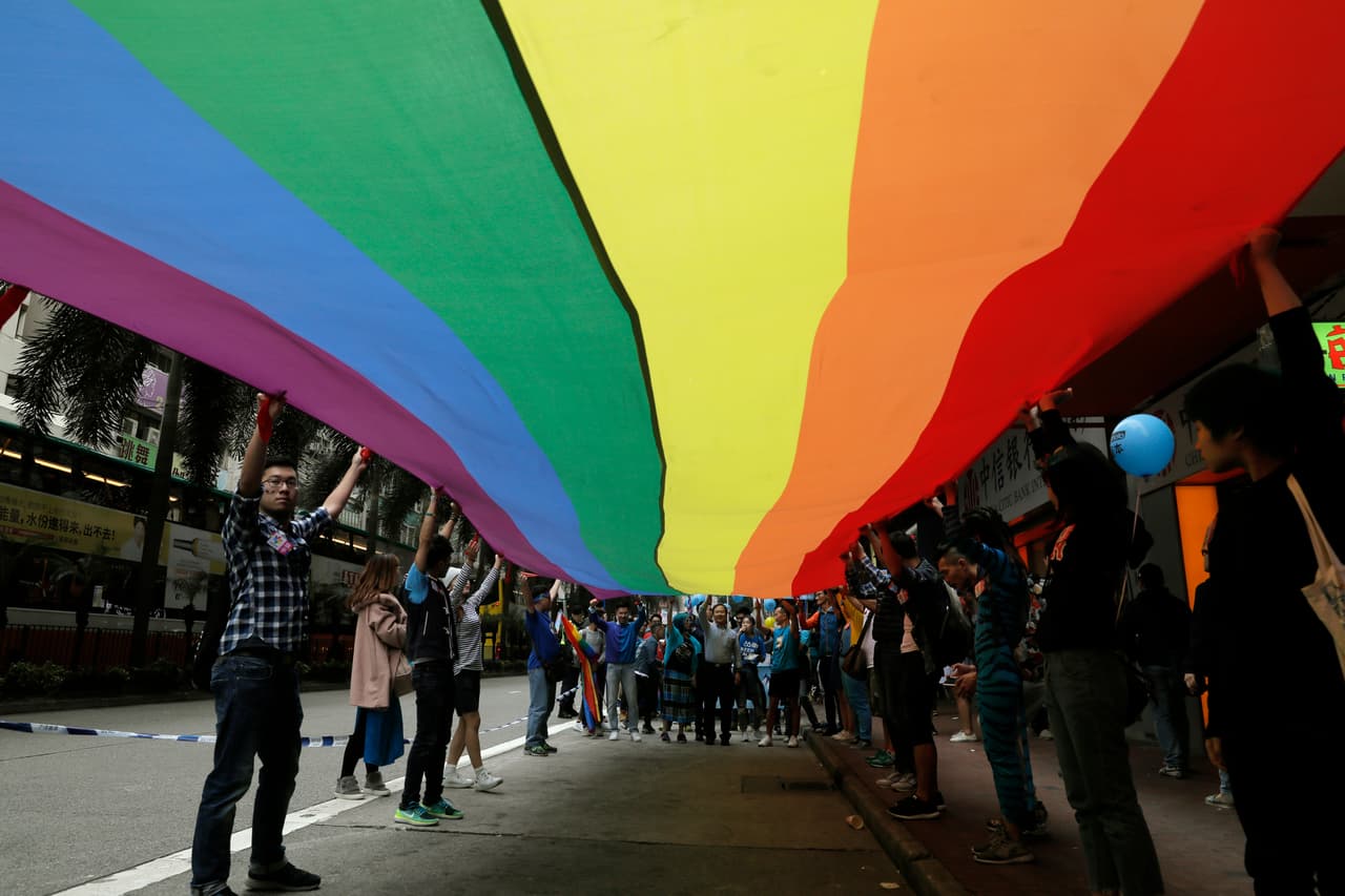 El 17 de mayo, la OMS excluyó al homosexualismo de su lista de enfermedades, lo cual replicó en diciembre la Asociación Estadounidense de Psiquiatría.