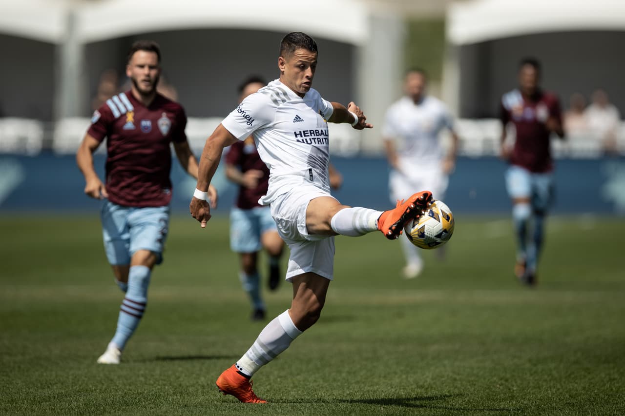 Después de muchas semanas de ausencia por lesión, Javier 'Chicharito' Hernández fue titular en el conjunto californiano.
<br>