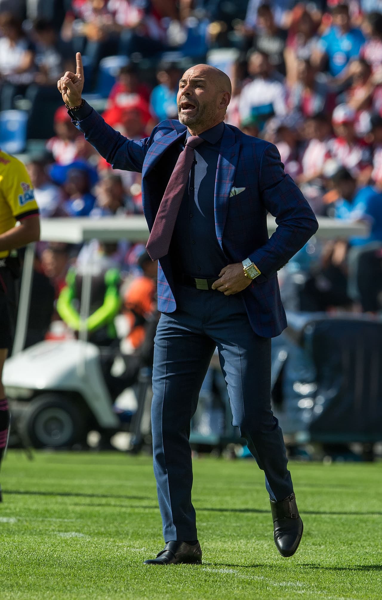 Ya en el segundo tiempo, Paco Jémez no se confía y continúa dando instrucciones a los suyos. De sobra sabemos la dificultad de los Celestes para mantener las victorias.
