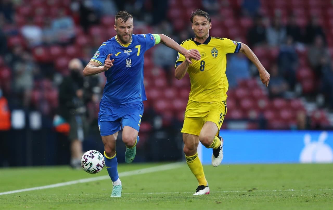 Ucrania lo hace y deja fuera a Suecia en tiempos extra con marcador de 2-1; consigue su pase a Cuartos de Final en la Euro 2020. Oleksandr Zinchenko abría el marcador al minuto 27, pero el sueco Emil Forsberg empataba el encuentro al 43'. Quien le da la victoria y el pase a la siguiente ronda a los ucranianos, es Artem Dovbyk al 120+1', quienes enfrentarán a Inglaterra este sábado.