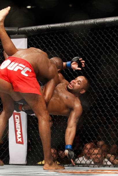 Jon Jones (20-1) vs Daniel Cormier (15-0) en peso semipesado. Jones demostró por qué es el mejor del mundo, no solo en su peso, sino libra por libra. El vencedor fue Jon Jones (21-1) por decisión unánime (49-46, 49-46, 49-46).