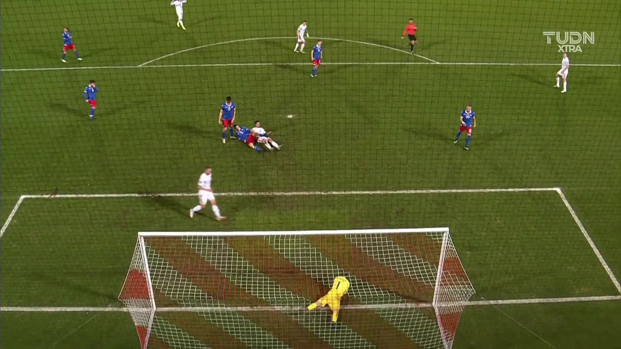 ¡TIRO ATAJADO! disparo por Andrei Ivan.