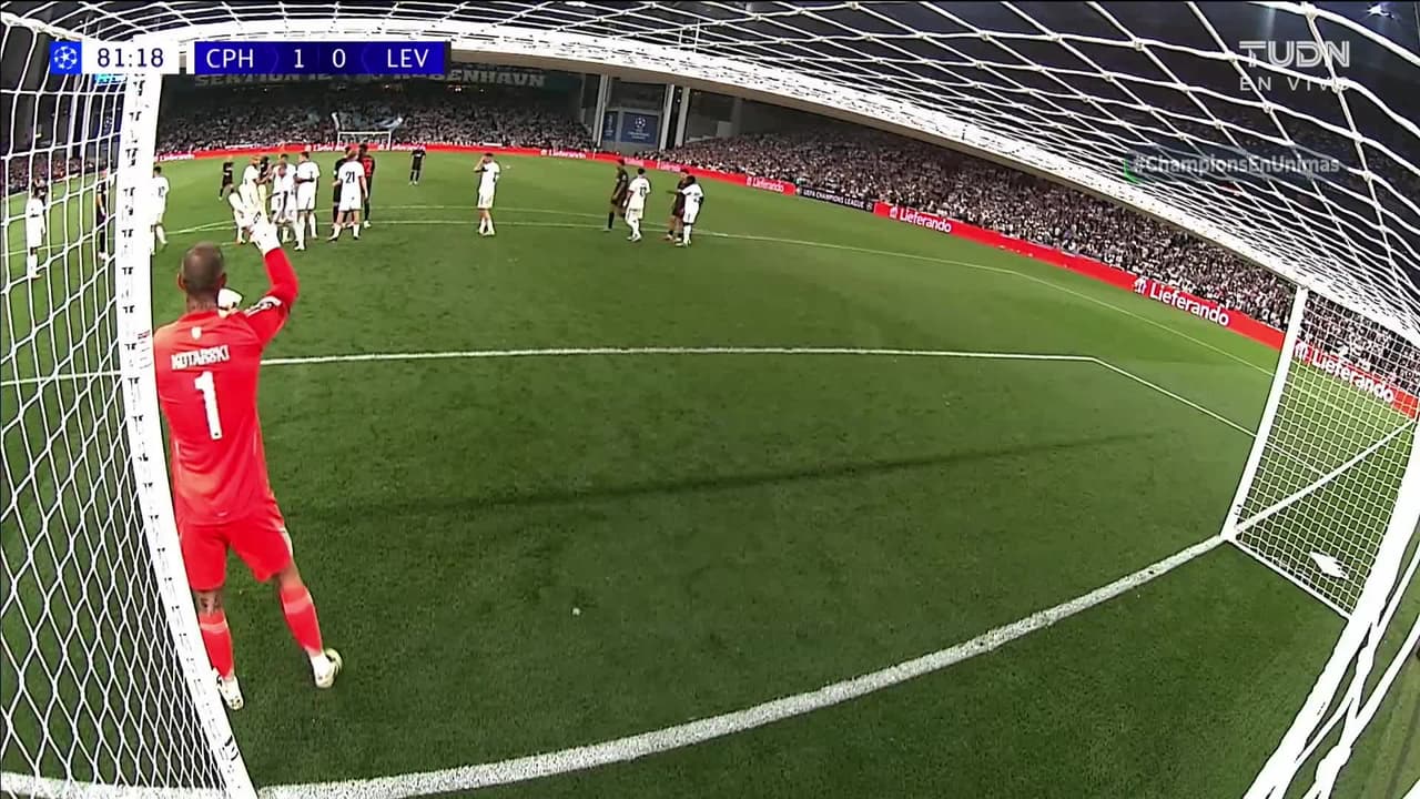 ¡GOL!  anota para Bayer 04 Leverkusen. Álex Grimaldo