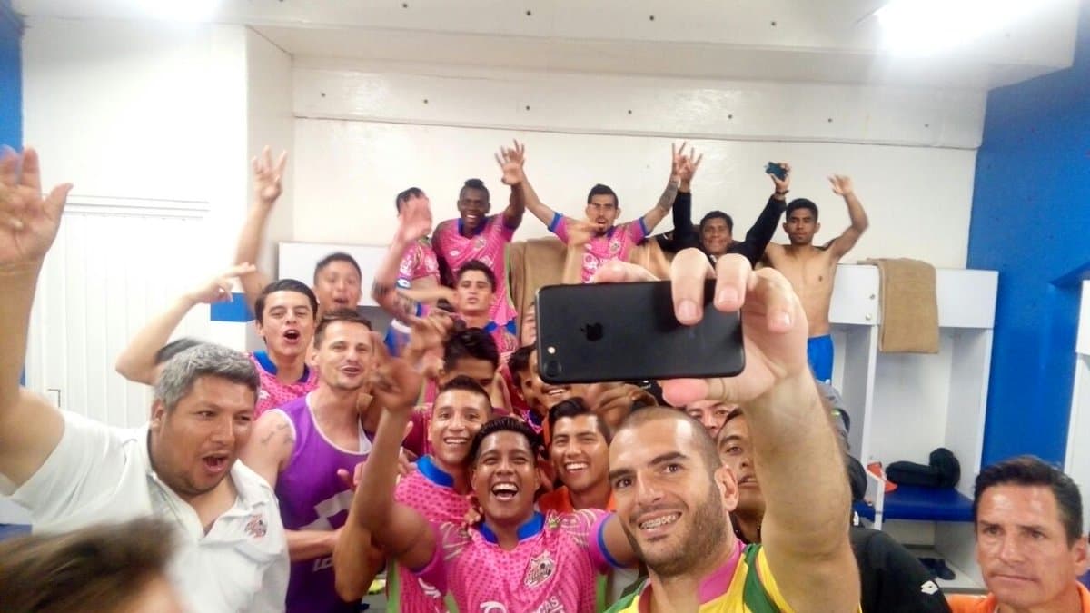 Así celebró Alebrijes su clasificación en el vestidor.