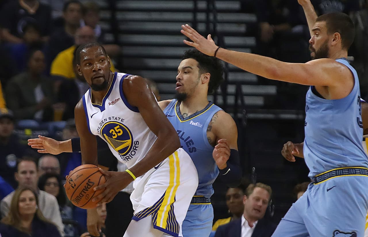 <b>Memphis 101-117 Golden State</b>. Klay Thompson (27), Kevin Durant (22) y Stephen Curry (19) se combinaron para 68 puntos en la victoria de los Warriors (10-1) sobre los Grizzlies (5-4) en Oracle Arena.