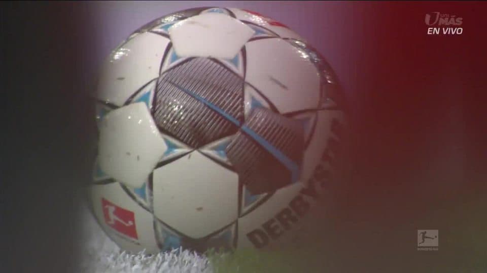 Arranca el partido y la pelota está en juego.