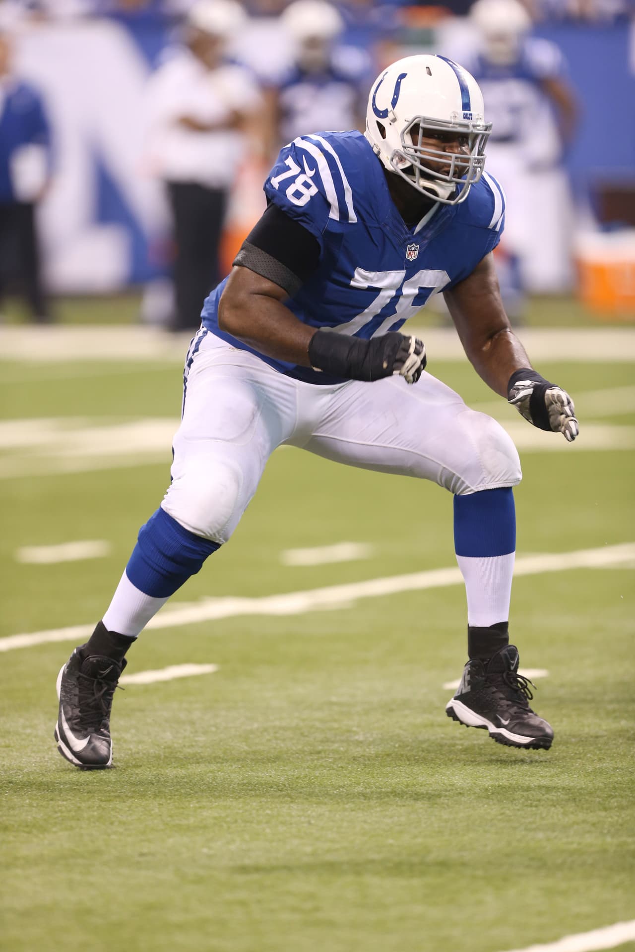 El tackle derecho Gosder Cherilus fue dejado en libertad por los Colts