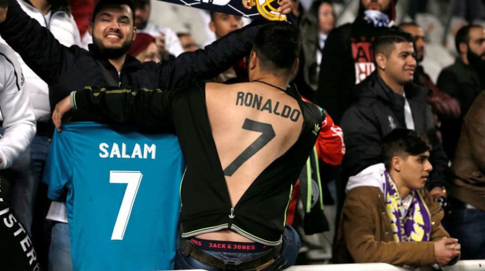 Un aficionado se tatuó el nombre de 'Ronaldo' y su mítico número 7 en toda la espalda, como si fuera una camiseta humana.
