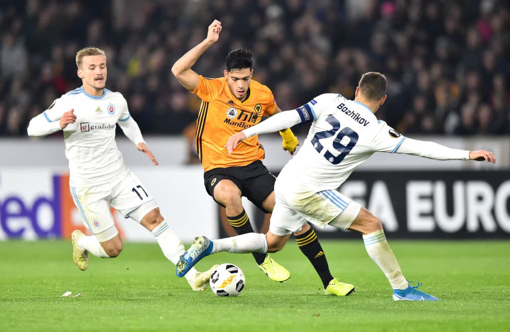 Con susto y alegría de Raúl Jiménez, el Wolverhampton se impone en casa por la mínima al Slovan Bratislava.