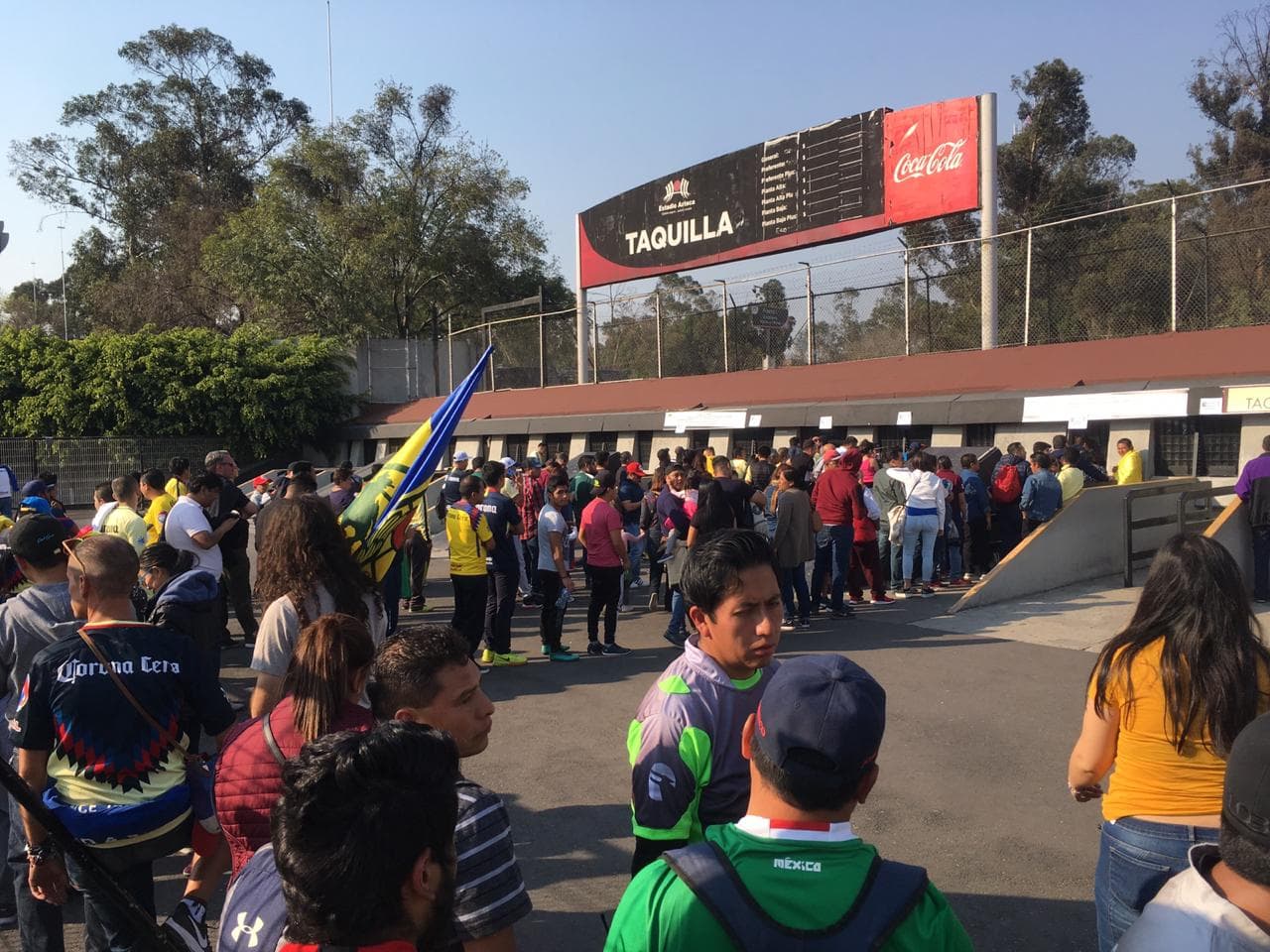 La fila se hizo larga en la taquilla del Estadio Azteca para el juego de la 
<a href="https://www.univision.com/deportes/futbol/liga-mx/" target="_blank">Liga MX</a>.