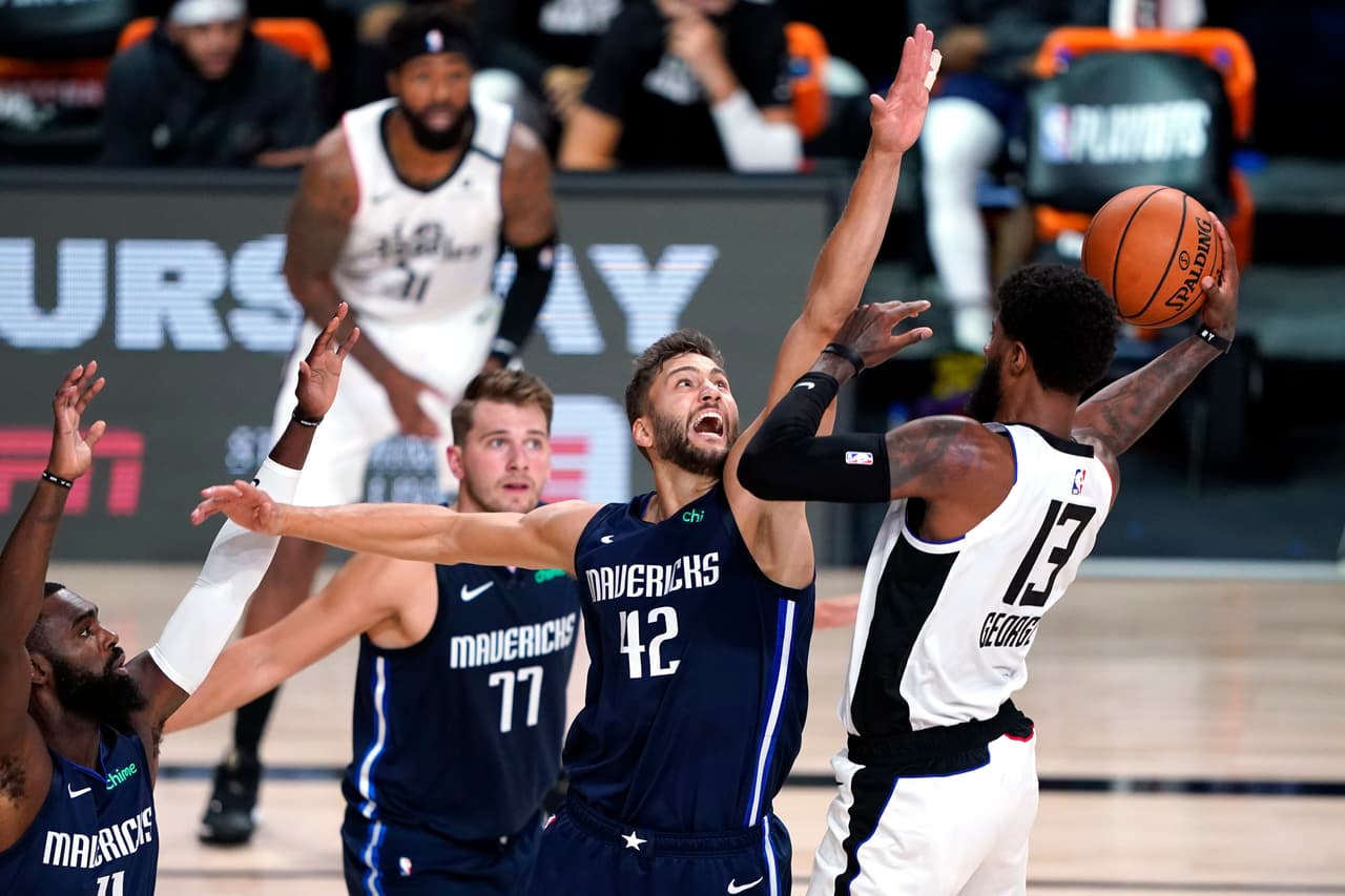 Luka Doncic brilla en el cuarto partido y con un triple en el último segundo, le da la victoria a los Dallas Mavericks 133-135.