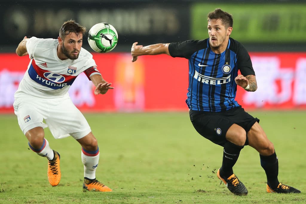 15) 
<b>Lucas Tousart</b>. El francés, medio de contención del Olympique de Lyon tiene valor mercado de 25 millones de euros. Uno de cuatro miembros del OL en la lista.