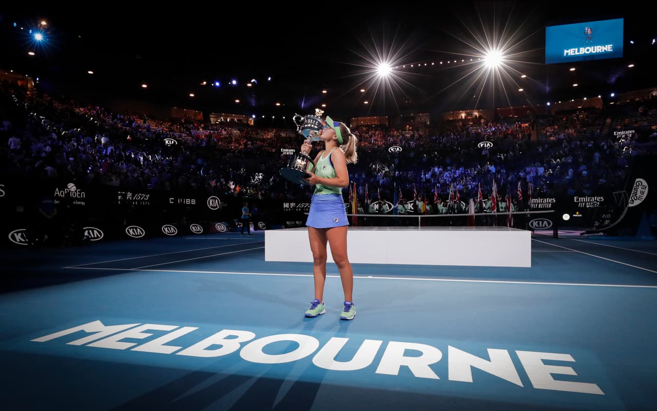 “Oficialmente, mi sueño se ha hecho realidad. Los sueños se hacen realidad. Así que, si tienen un sueño, vayan a por él y se hará realidad”, expresó la campeona más joven en Melbourne Park desde 2008.