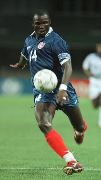 A nivel de selecciones nacionales también ha existido un jugador-técnico. Entre 2000 y 2002, el liberiano George Weah estuvo al frente de su combinado nacional.
