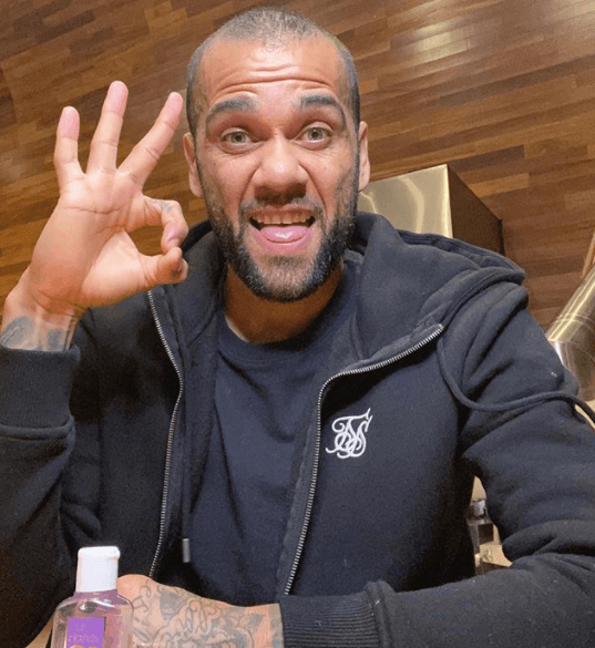 Dani Alves busca ‘gamers’ saludables y de alto rendimiento