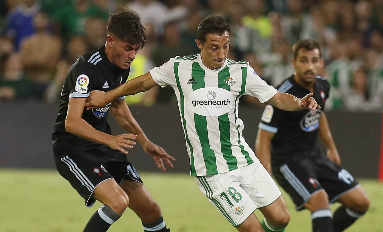Andrés Guardado ante el Celta de Vigo