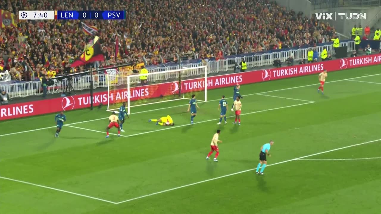 ¡TIRO ATAJADO! disparo por Deiver Machado.