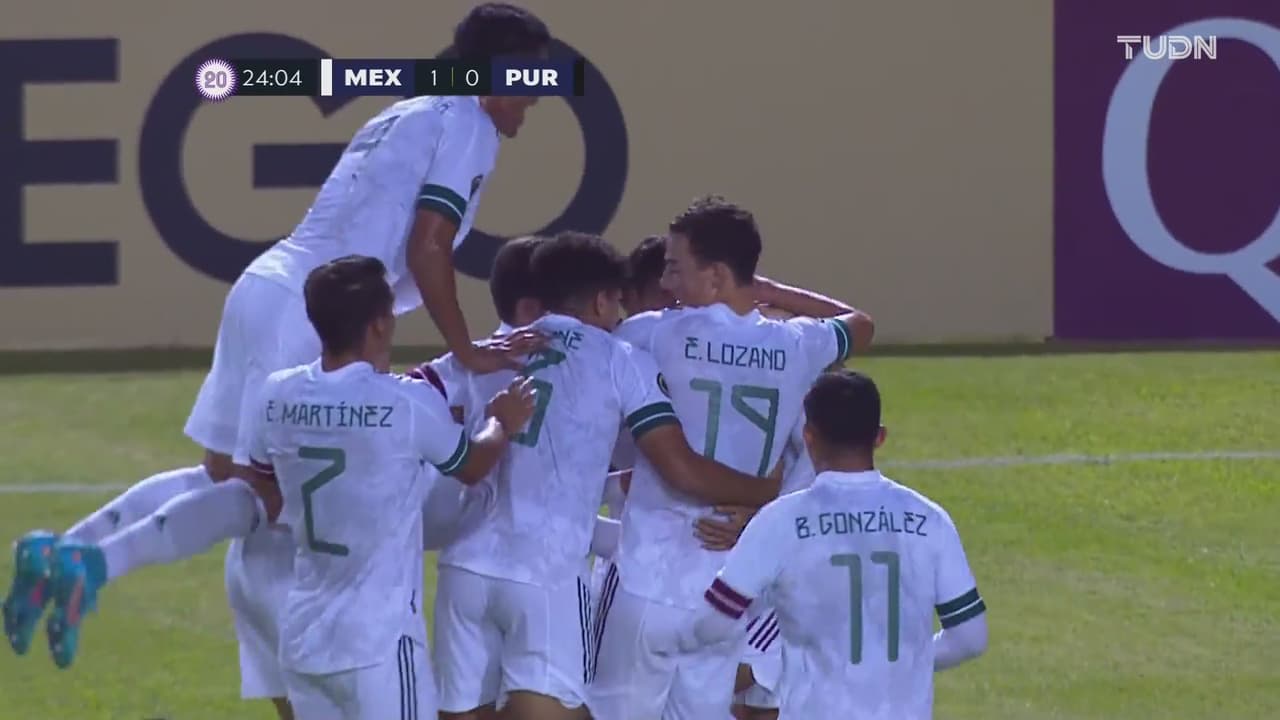 ¡Se burló a todos! Ambriz se quita al portero y pone el 1-0 para México