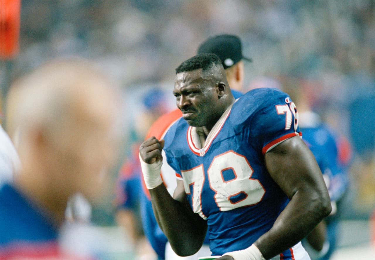 <b>Buffalo Bils: DE Bruce Smith</b>. Puede generar debate pero el liniero defensivo tiene su número 78 retirado con los Bills, jugó cuatro Super Bowls con el equipo y es miembro del Salón de la Fama.