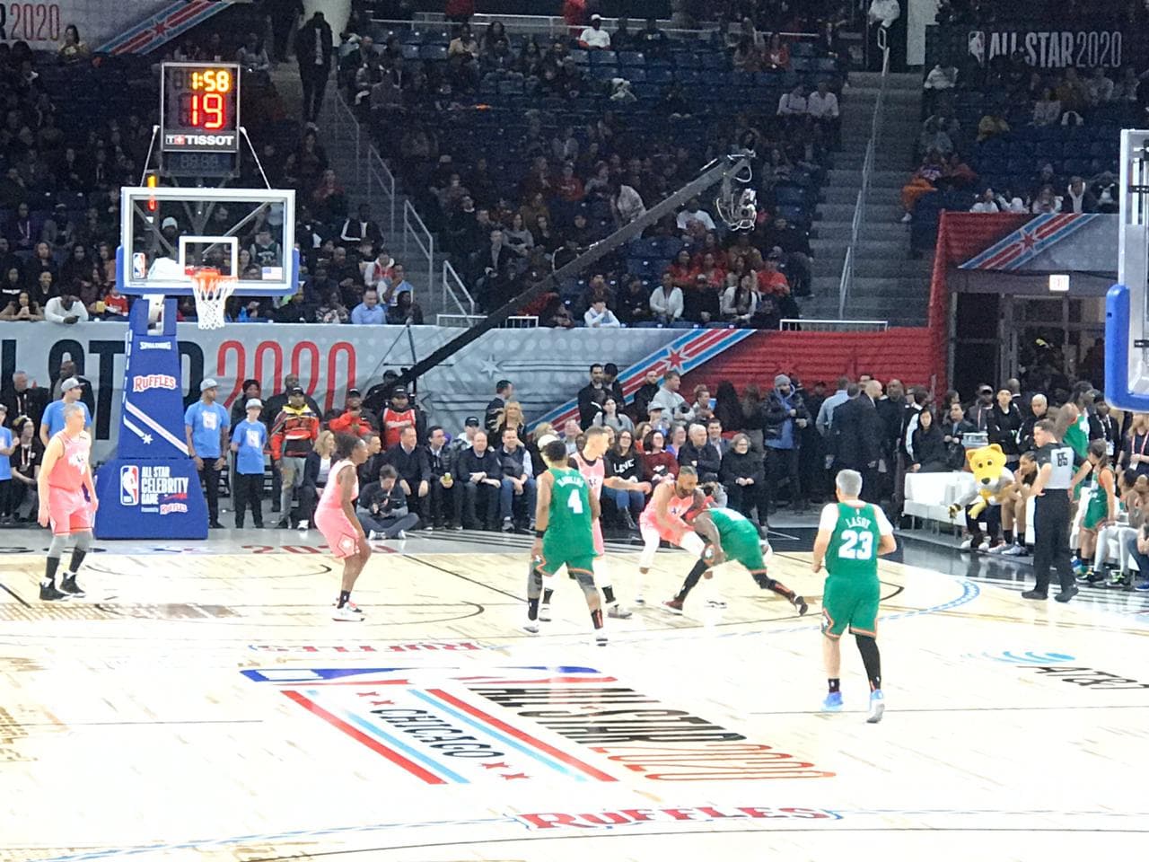 Así se vive el celebrity game con un gran ambiente y una excelente comida.