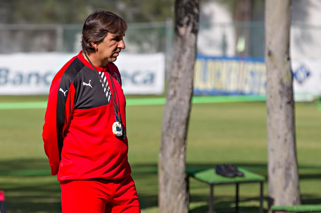 Gustavo Costas tuvo un inicio de torneo prometedor con Atlas, pero tras esa victoria ante Querétaro el equipo no ha encontrado su estilo de juego y con ello han venido dolorosas derrotas dentro y fuera de casa.