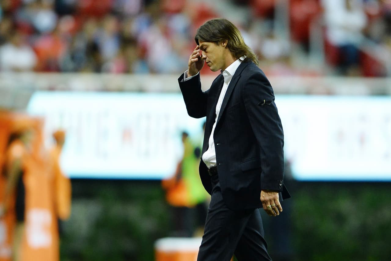 El “Pelado” ha conseguido sólo una victoria en los últimos 10 partidos con el Guadalajara y aunque Vergara y los directivos de Chivas han reiterado que confían en el proyecto del argentino no dudamos que de no llegar los resultados podrían darle las gracias.