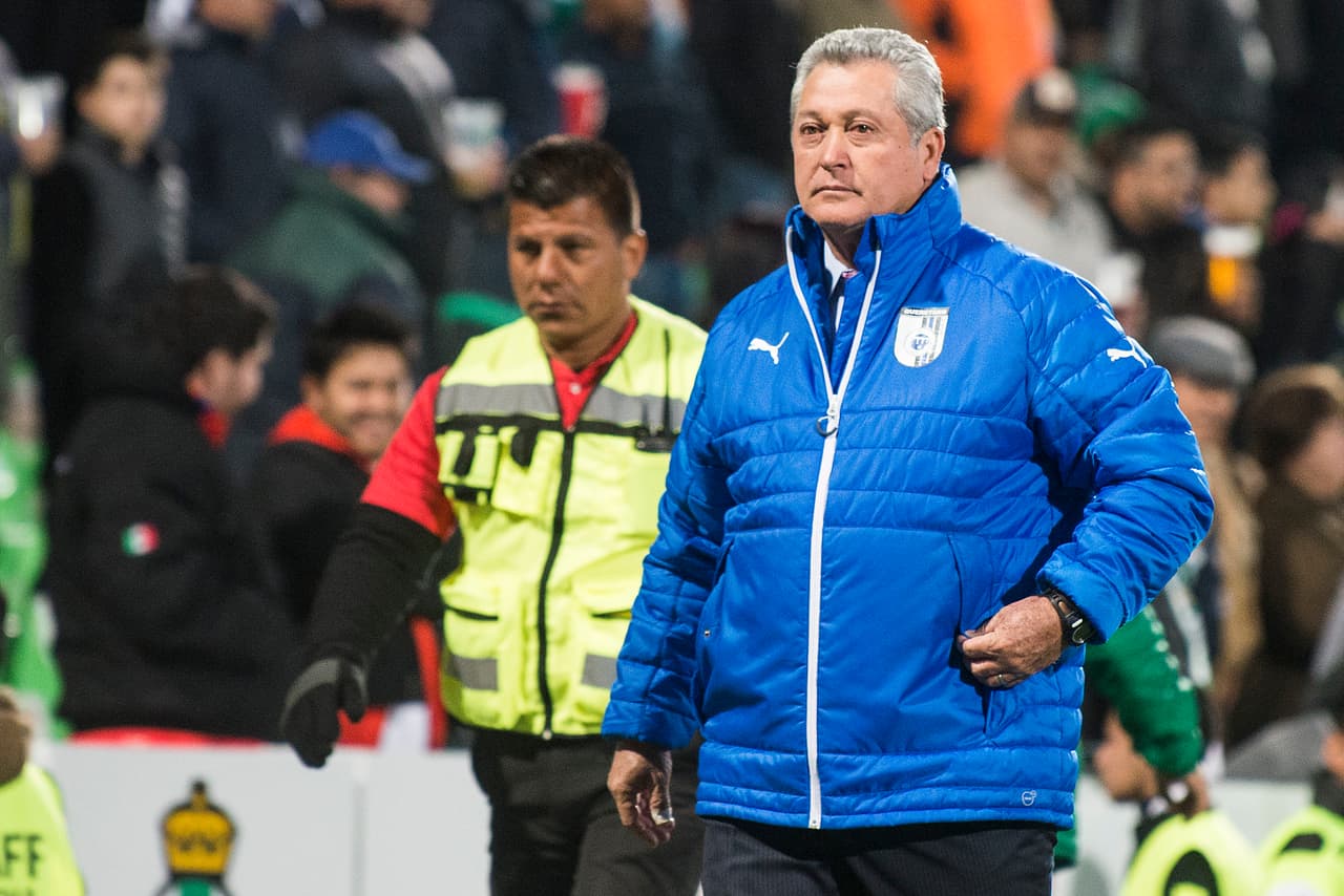 Víctor Manuel Vucetich advirtió antes del comienzo del torneo que su equipo no podía aspirar a mucho al no haber sido reforzado del modo debido. Al parecer la primicia se ha ido cumpliendo pues los Gallos sólo suman 3 puntos y llevan 3 derrotas.